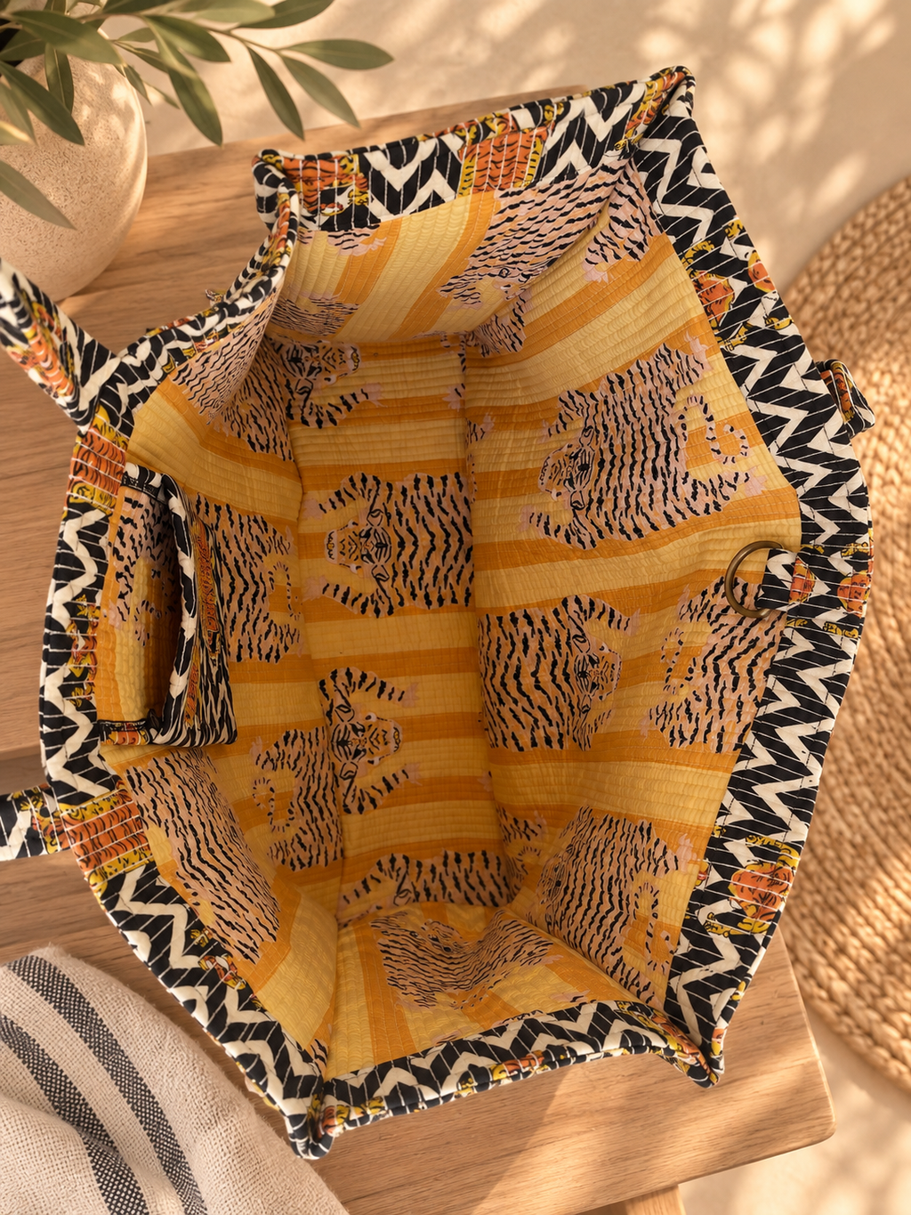 cabas_tigre_ouvert_vide